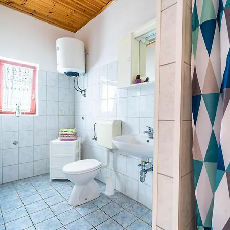 Pet Friendly In With Kitchen *